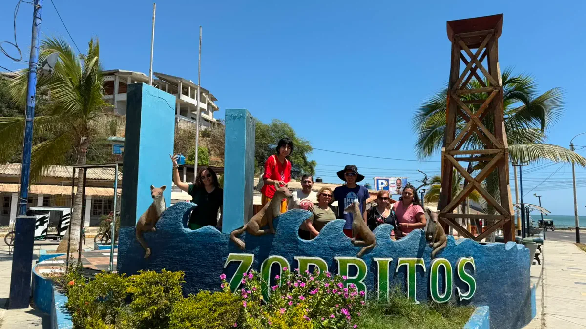 Pasajeros llegando a Zorritos durante un traslado desde Tumbes
