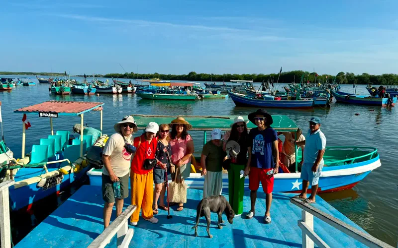 Embarcadero y paisaje de los manglares de Puerto Pizarro en Tumbes